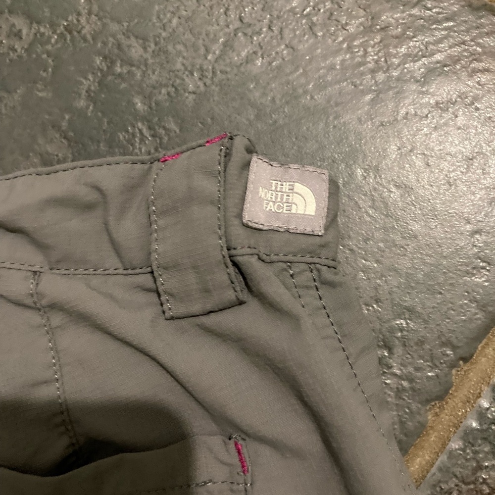 The North Face Girls Cargo Shorts Size XL - Picture 8 of 11